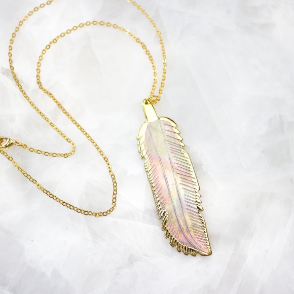 RESTOCKED Shell Feather Necklace - Picture 5 of 7